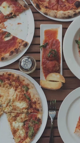 Opinii despre Pizzeria Ludica Vancouver în Vancouver - Hospitality and gastronomy