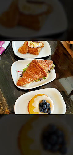 Opinii despre Fior Di Latte Cafe, Bakery & Gelato în Burnaby - Hospitality and gastronomy