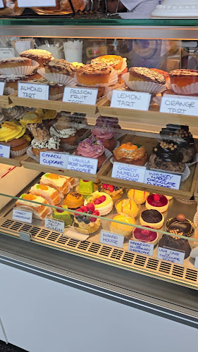 Bom Dia Café & Bakery - Queen