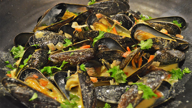 Opinii despre Adopted Tomato în St. Albert - Hospitality and gastronomy