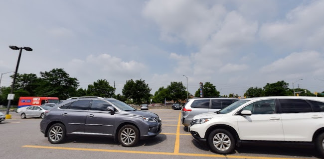 7241 Bathurst St, Thornhill, ON L4J 3W1