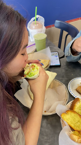 Chicago Wrap & Subs - Hospitality and gastronomy