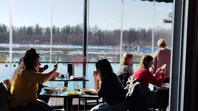 Kingfishers Waterfront Bar & Grill