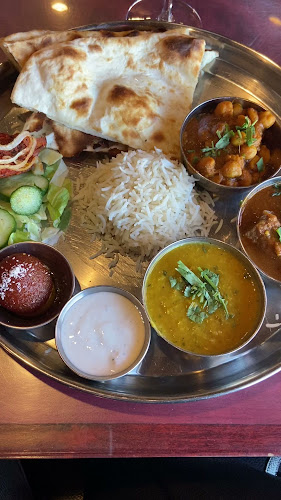 Opinii despre Agra Tandoori Restaurant în Burnaby - Hospitality and gastronomy