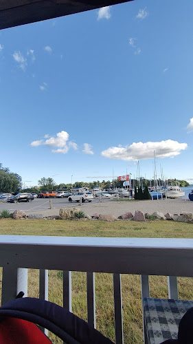 Opinii despre The Cove Waterfront Grill în Kingston - Hospitality and gastronomy