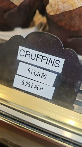 Opinii despre A Ladybug Bakery and Cafe în Calgary - Hospitality and gastronomy