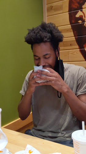 Comentarii opinii despre Popeyes Louisiana Kitchen - Oxford st west london Ontario