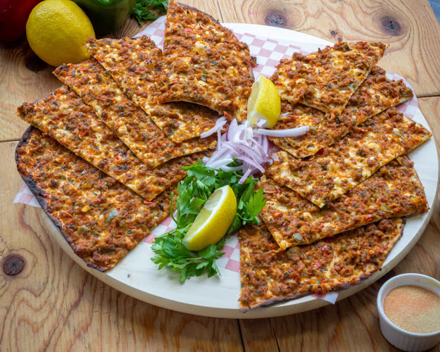 10165 Yonge St #3, Richmond Hill, ON L4C 1T5