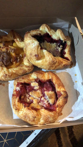 Opinii despre Gabi & Jules Handmade Pies and Baked Goodness în Port Moody - Hospitality and gastronomy