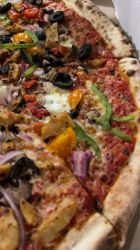 Opinii despre La Pache Pizza Commercial Drive în Vancouver - Hospitality and gastronomy