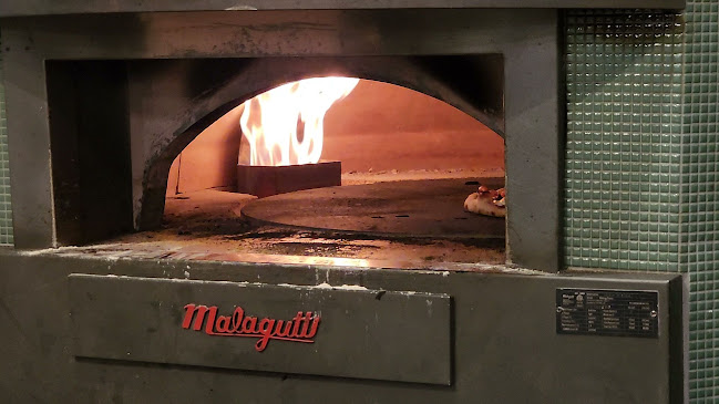 Opinii despre Famoso Italian Pizzeria - Coquitlam Centre în Coquitlam - Hospitality and gastronomy