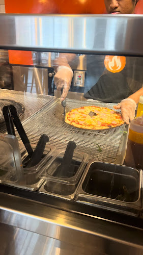 10 Dundas St E, Toronto, ON M5B 2G9