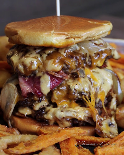 Opinii despre The Bullger Burger & Steak (Queen) în Toronto - Hospitality and gastronomy