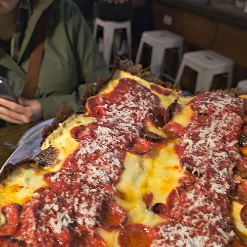 Opinii despre AJ's Brooklyn Pizza Joint în Vancouver - Hospitality and gastronomy