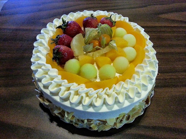 Papa John's Bakery 庭坊餅店 - Hospitality and gastronomy