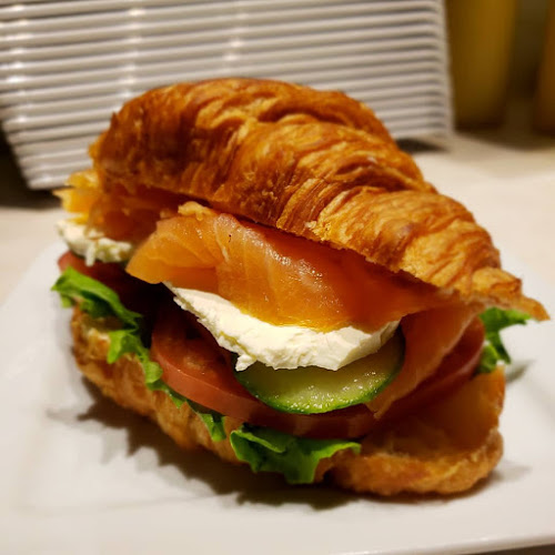 THE RIVERBRAKE CAFE BISTRO - Trenton