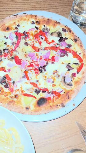 Opinii despre Famoso Italian Pizzeria - Eastgate în Regina - Hospitality and gastronomy