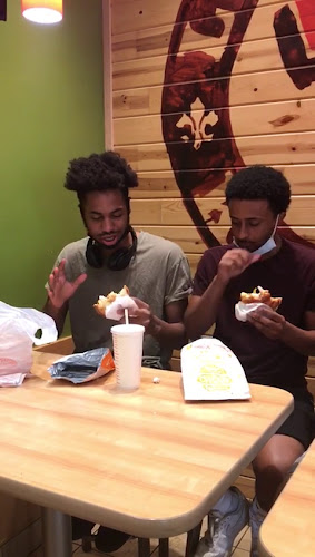 Popeyes Louisiana Kitchen - Oxford st west london Ontario - Hospitality and gastronomy