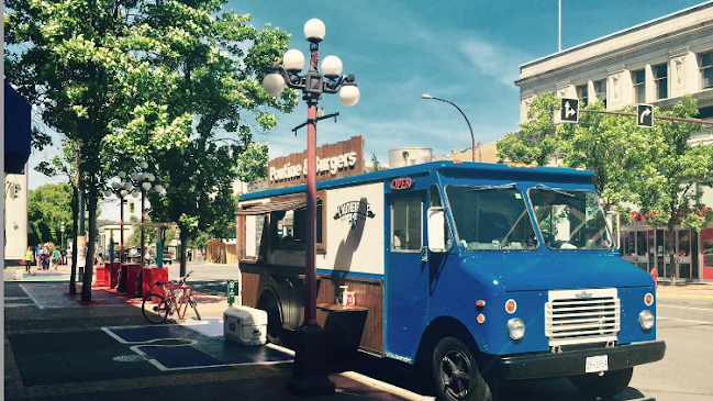 L'Authentique Poutine and Burgers - Victoria