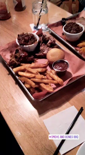 Opinii despre Smoke and Bones BBQ în North Vancouver - Hospitality and gastronomy