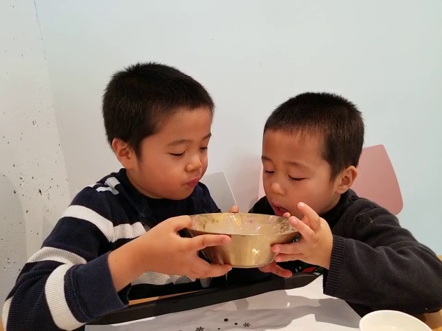 Opinii despre Snowy Village Victoria Hill în New Westminster - Hospitality and gastronomy