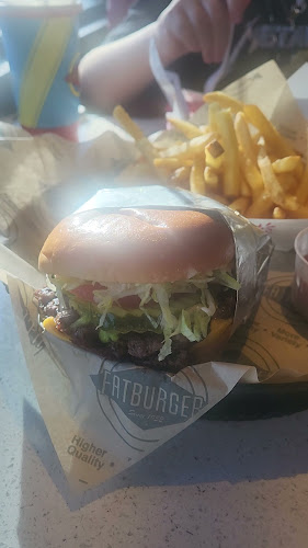 Opinii despre Fatburger MacLeod Trail în Calgary - Hospitality and gastronomy