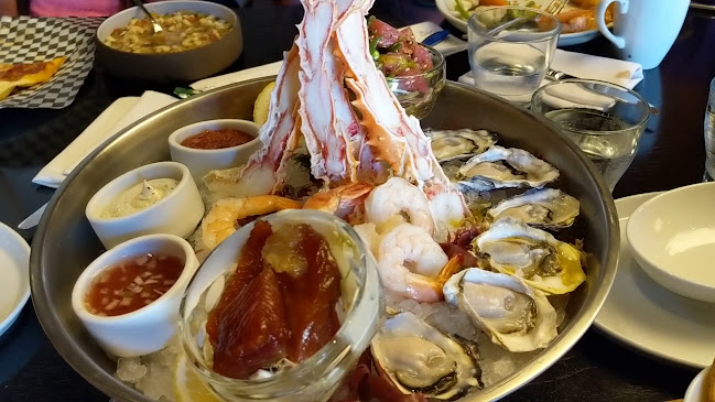 Q AT THE FAIRMONT EMPRESS - Hospitality and gastronomy