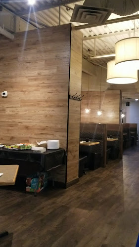 Opinii despre Headquarters Restaurant and Bar în Sherwood Park - Hospitality and gastronomy