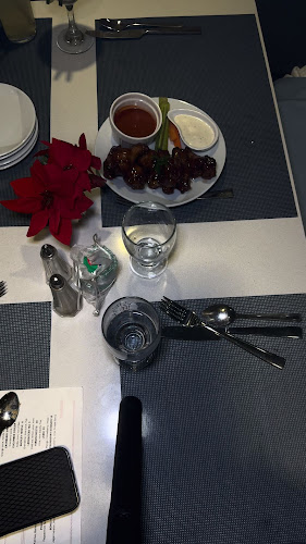 Opinii despre Aqua Lounge & Restaurant în Kitchener - Hospitality and gastronomy