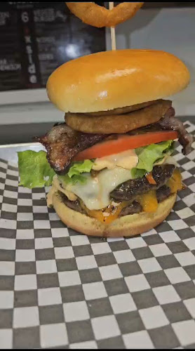 Opinii despre 6ixside Burger (Pickering) în Pickering - Hospitality and gastronomy