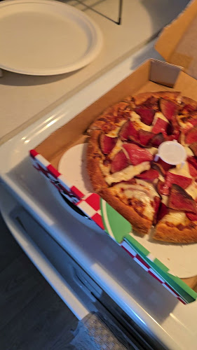 Opinii despre TJ's Pizza Saskatoon West în Saskatoon - Hospitality and gastronomy