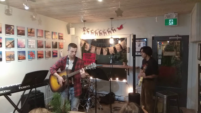 4342 Gallant Ave, North Vancouver, BC V7G 1K8