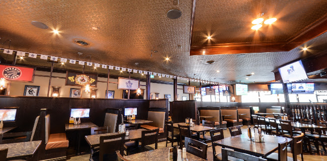 Portly Piper Pub Ajax - Hospitality and gastronomy