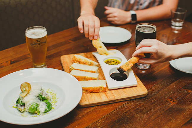 Comentarii opinii despre Underground Tap & Grill