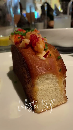 RH Courtyard Restaurant at RH Toronto - Hospitality and gastronomy