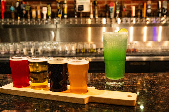 10004 Jasper Ave, Edmonton, AB T5J 1R3