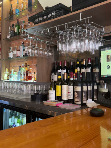 Comentarii opinii despre Britt's Pub and Eatery Uptown