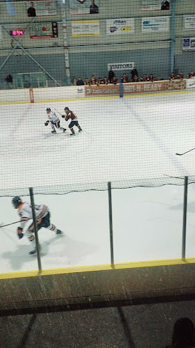 Icebreakers Sports Bar & Grill