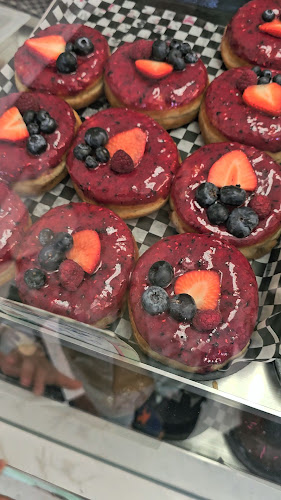 589 N Service Rd, Mississauga, ON L5A 3Y2