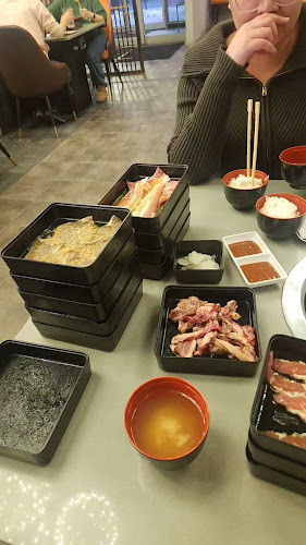 Opinii despre Meet Cuisine 川粤东西 în Kingston - Hospitality and gastronomy