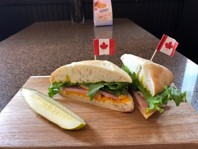 4388 Queen St, Niagara Falls, ON L2E 2L2