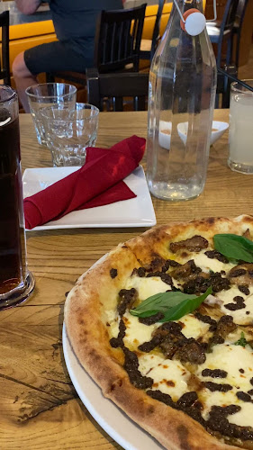 Opinii despre La Cucina Pizzeria Kitchener în Kitchener - Hospitality and gastronomy