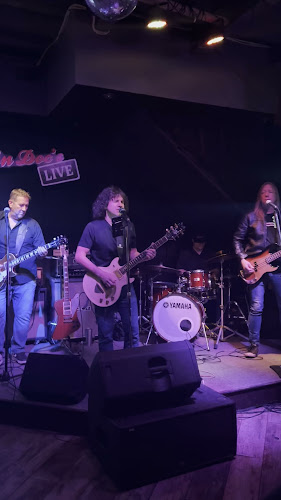 105 Lakeshore Rd E, Mississauga, ON L5G 1E2