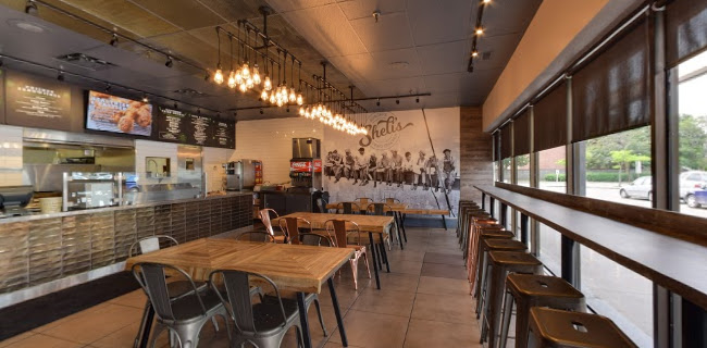 Sheli's Burgers & Fried Chicken - Thornhill