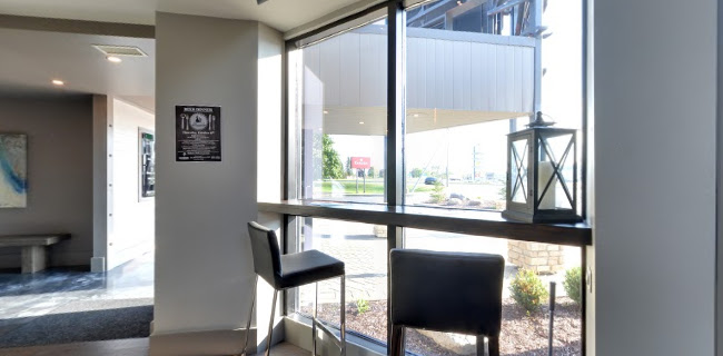 Eight Zero Zero Resto Lounge - Hospitality and gastronomy