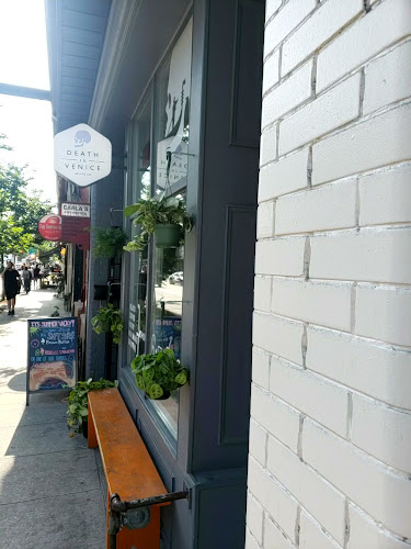 1418 Dundas St W, Toronto, ON M6J 1Y5