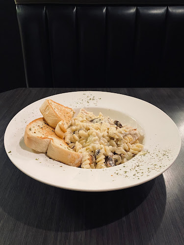 Kisavos Restaurant & Lounge, 1820 Broadway Ave, Saskatoon, SK S7H 2B7