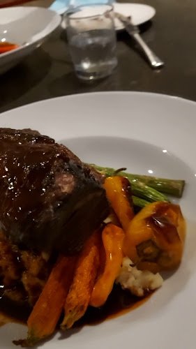 Opinii despre The Easy Pour Wine Bar în Cambridge - Hospitality and gastronomy