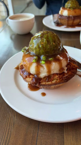 Opinii despre Peaked Pies Burnaby Heights în Burnaby - Hospitality and gastronomy