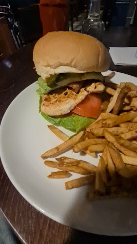 Opinii despre The Roster Sports Club Bar & Grill în Vernon - Hospitality and gastronomy